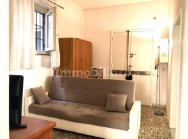 Vendita Appartamento Firenze. Trilocale in via Castelfidardo. Buono stato, piano terra, con balcone,