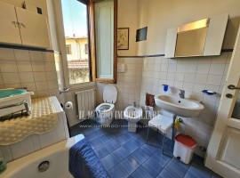 Vendita Appartamento in Campo Marte. Firenze. Buono stato, piano terra, con balcone, riscaldamento a