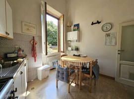 Vendita Appartamento in Campo Marte. Firenze. Buono stato, piano terra, con balcone, riscaldamento a