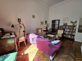 Vendita Appartamento in Campo Marte. Firenze. Buono stato, piano terra, con balcone, riscaldamento a