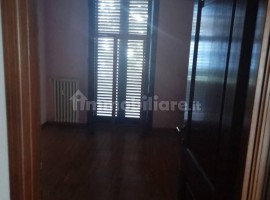 Vendita Appartamento Firenze. Da ristrutturare, secondo piano, posto auto, con terrazza, riscaldamen, Italia, Firenze