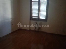 Vendita Appartamento Firenze. Da ristrutturare, secondo piano, posto auto, con terrazza, riscaldamen, Italia, Firenze