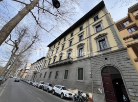 Vendita Appartamento Firenze. Bilocale in viale Giovanni Milton ,65. Ottimo stato, secondo piano, ri, Italia, Firenze