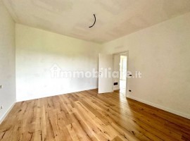 Vendita Appartamento Firenze. Trilocale in via Stuparich ,30. Ottimo stato, primo piano, posto auto,, Italia, Firenze