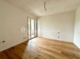 Vendita Appartamento Firenze. Trilocale in via Stuparich ,30. Ottimo stato, primo piano, posto auto,, Italia, Firenze