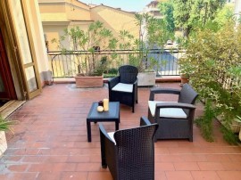 Vendita Appartamento in piazza Augusto Conti. Firenze. Da ristrutturare, primo piano, con terrazza, , Italia, Firenze