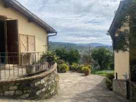 Vendita Casa colonica in via Dante da Castiglione Sesto Fiorentino. Buono stato, posto auto, 568 m²,