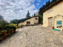 Vendita Casa colonica in via Dante da Castiglione Sesto Fiorentino. Buono stato, posto auto, 568 m²,