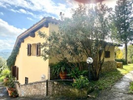 Vendita Casa colonica in via Dante da Castiglione Sesto Fiorentino. Buono stato, posto auto, 568 m²,