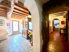 Vendita Casa colonica in via Dante da Castiglione Sesto Fiorentino. Buono stato, posto auto, 568 m²,