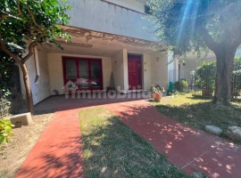 Vendita Villa a schiera in via di Limite 128 Campi Bisenzio. Posto auto, con terrazza, 170 m², rif. 