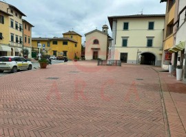 Vendita Appartamento San Casciano in Val di Pesa. Trilocale in piazza Vittorio Veneto. Buono stato, , Italia, San Casciano in Val di Pesa