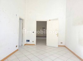 Vendita Appartamento Firenze. Quadrilocale in via Aretina 236. Da ristrutturare, primo piano, con ba, Italia, Firenze