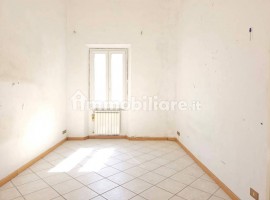 Vendita Appartamento Firenze. Quadrilocale in via Aretina 236. Da ristrutturare, primo piano, con ba, Italia, Firenze