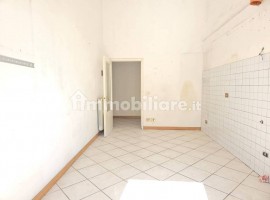 Vendita Appartamento Firenze. Quadrilocale in via Aretina 236. Da ristrutturare, primo piano, con ba, Italia, Firenze