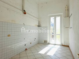 Vendita Appartamento Firenze. Quadrilocale in via Aretina 236. Da ristrutturare, primo piano, con ba, Italia, Firenze