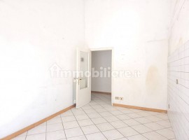 Vendita Appartamento Firenze. Quadrilocale in via Aretina 236. Da ristrutturare, primo piano, con ba, Italia, Firenze