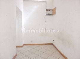 Vendita Appartamento Firenze. Quadrilocale in via Aretina 236. Da ristrutturare, primo piano, con ba, Italia, Firenze