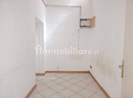 Vendita Appartamento Firenze. Quadrilocale in via Aretina 236. Da ristrutturare, primo piano, con ba, Italia, Firenze