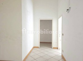 Vendita Appartamento Firenze. Quadrilocale in via Aretina 236. Da ristrutturare, primo piano, con ba, Italia, Firenze