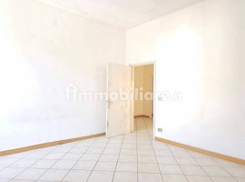 Vendita Appartamento Firenze. Quadrilocale in via Aretina 236. Da ristrutturare, primo piano, con ba, Italia, Firenze