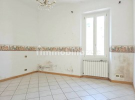 Vendita Appartamento Firenze. Quadrilocale in via Aretina 236. Da ristrutturare, primo piano, con ba, Italia, Firenze