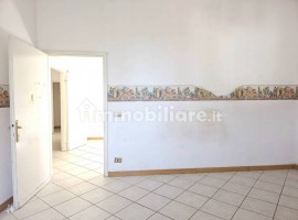 Vendita Appartamento Firenze. Quadrilocale in via Aretina 236. Da ristrutturare, primo piano, con ba, Italia, Firenze