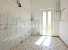 Vendita Appartamento Firenze. Quadrilocale in via Aretina 236. Da ristrutturare, primo piano, con ba, Italia, Firenze