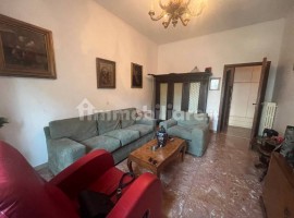 Vendita Appartamento Firenze. Quadrilocale in via Medardo Rosso. Buono stato, primo piano, con terra