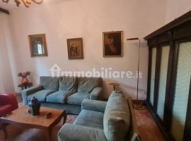 Vendita Appartamento Firenze. Quadrilocale in via Medardo Rosso. Buono stato, primo piano, con terra