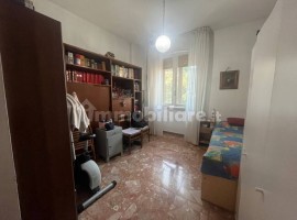 Vendita Appartamento Firenze. Quadrilocale in via Medardo Rosso. Buono stato, primo piano, con terra