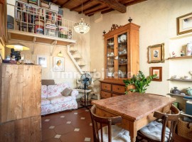 Vendita Appartamento Firenze. Bilocale in via Romana. Buono stato, quarto piano, riscaldamento auton, Italia, Firenze