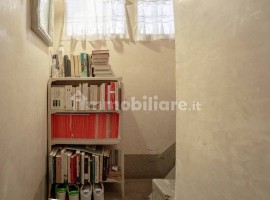 Vendita Appartamento Firenze. Bilocale in via Romana. Buono stato, quarto piano, riscaldamento auton, Italia, Firenze