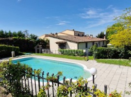 Vendita Villa unifamiliare in via Gabriele D'Annunzio Firenze. Ottimo stato, posto auto, riscaldamen