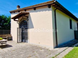 Vendita Villa unifamiliare in via Gabriele D'Annunzio Firenze. Ottimo stato, posto auto, riscaldamen