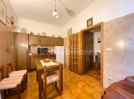 Vendita Appartamento in via Francesco Datini. Firenze. Da ristrutturare, quinto piano, con balcone, 