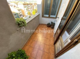 Vendita Appartamento in via Francesco Datini. Firenze. Da ristrutturare, quinto piano, con balcone, 