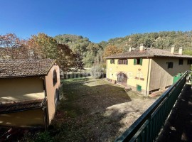 Vendita Casa colonica in Strada Provinciale Alto Valdarno Reggello. Ottimo stato, posto auto, 478 m², Italia, Reggello