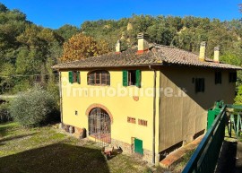 Vendita Casa colonica in Strada Provinciale Alto Valdarno Reggello. Ottimo stato, posto auto, 478 m², Italia, Reggello