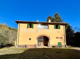 Vendita Casa colonica in Strada Provinciale Alto Valdarno Reggello. Ottimo stato, posto auto, 478 m², Italia, Reggello