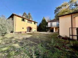 Vendita Casa colonica in Strada Provinciale Alto Valdarno Reggello. Ottimo stato, posto auto, 478 m²