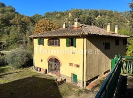 Vendita Casa colonica in Strada Provinciale Alto Valdarno Reggello. Ottimo stato, posto auto, 478 m², Italia, Reggello