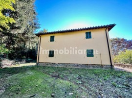 Vendita Casa colonica in Strada Provinciale Alto Valdarno Reggello. Ottimo stato, posto auto, 478 m², Italia, Reggello