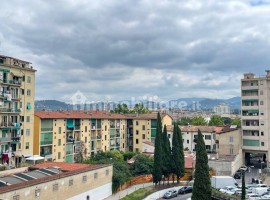 Vendita Appartamento Firenze. Quadrilocale in via Circondaria 57. Ottimo stato, quarto piano, posto 