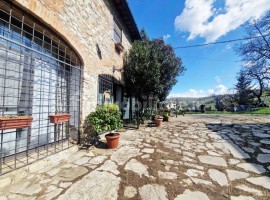 Vendita Casa colonica in via di Rosano 198 Bagno a Ripoli. Buono stato, posto auto, 310 m², rif. 101