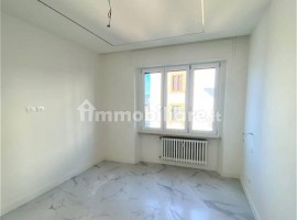 Vendita Appartamento Firenze. Trilocale in via Filippo Pacini. Ottimo stato, secondo piano, con terr