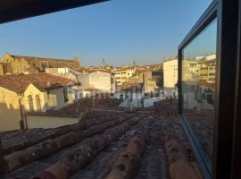 Vendita Appartamento in via dei Macci. Firenze. Terzo piano, con terrazza, riscaldamento autonomo, r, Italy, Firenze