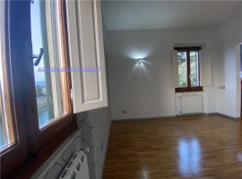 Vendita Appartamento Empoli. Quadrilocale in Lungarno Dante Alighieri. Secondo piano, con terrazza, , Italia, Empoli