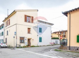 Vendita Appartamento Signa. Trilocale in via Del Vecchio Ponte 1. Buono stato, su più livelli, risca, Italia, Signa