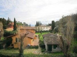 Vendita Appartamento Firenze. Ottimo stato, secondo piano, posto auto, con balcone, riscaldamento au